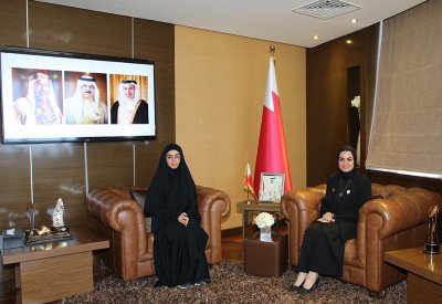 وزيرة شؤون الشباب تستقبل الطالبة زهراء سرحان الفائزة بلقب تحدي القراءة العربي