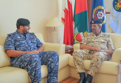 القائد العام لقوة دفاع البحرين يستقبل سمو المقدم الركن بحري الشيخ عيسى بن سلمان بن حمد آل خليفة
