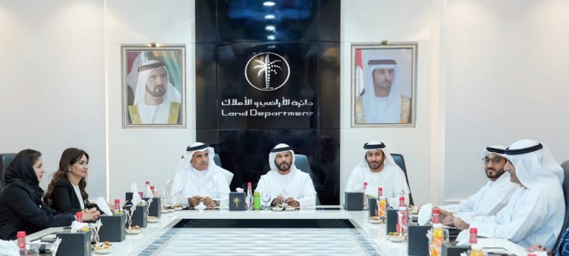 رئيس جهاز المساحة والتسجيل العقاري يزور "أراضي دبي"