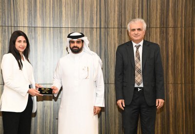 نائب رئيس الهيئة العامة للرياضة يكرم مدير تقنية المعلومات بـ"غرفة البحرين"