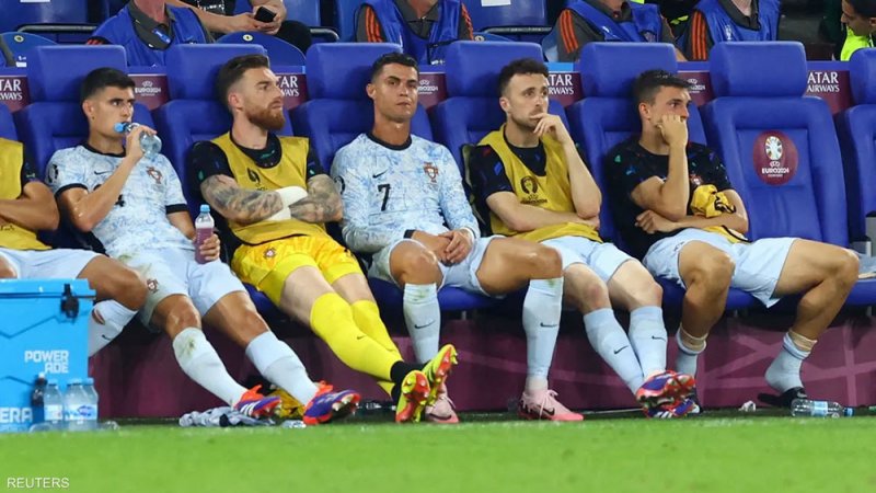هل يجب أن يجلس رونالدو "على الدكة" في يورو 2024؟