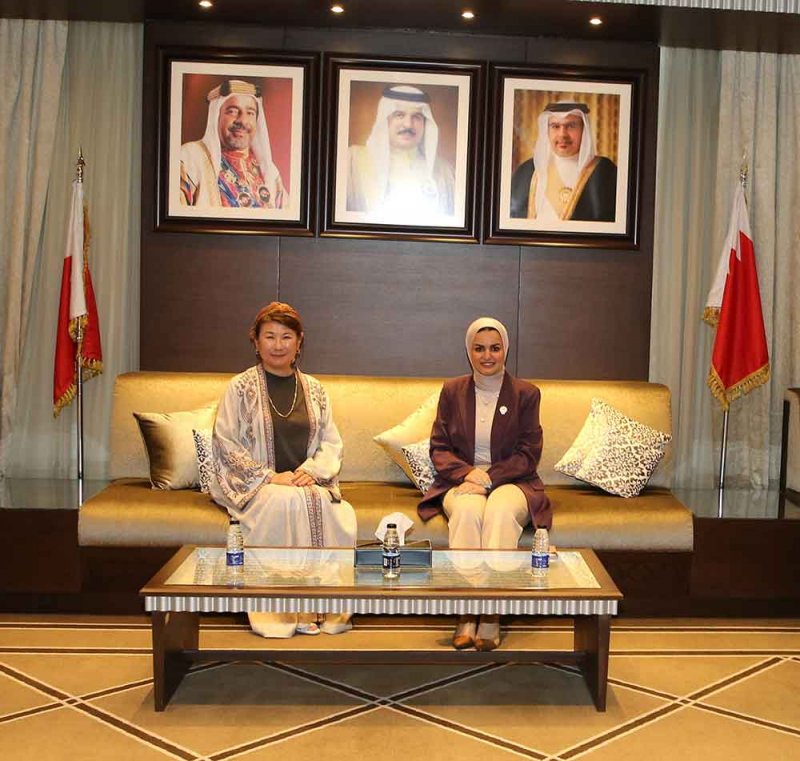 وزيرة شؤون الشباب تبحث تعزيز التعاون الشبابي مع سفيرة اليابان لدى مملكة البحرين