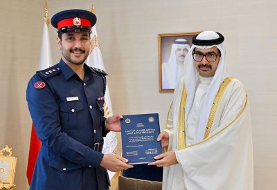 سمو محافظ الجنوبية يتسلم رسالة ماجستير من أحد منتسبي وزارة الداخلية
