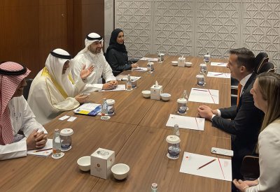أمين عام مجلس التعاون يلتقي رئيس جمعية صناعة الفضاء الاسترالية