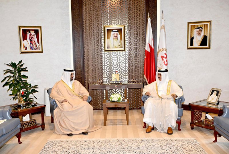 وزير الداخلية يبحث مجالات التعاون والتنسيق مع معالي وزير المالية والاقتصاد الوطني