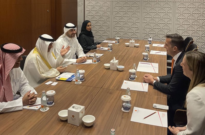 أمين عام مجلس التعاون يلتقي رئيس جمعية صناعة الفضاء الاسترالية