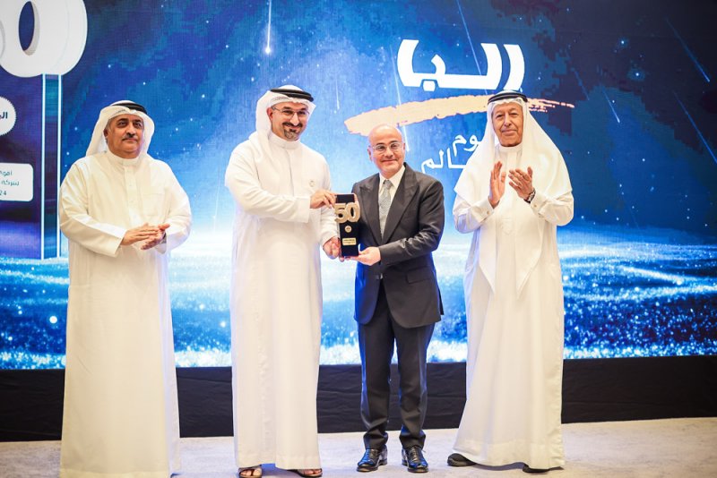 تكريم قيادات الشركات الخمسين بدروع تذكارية مميزة