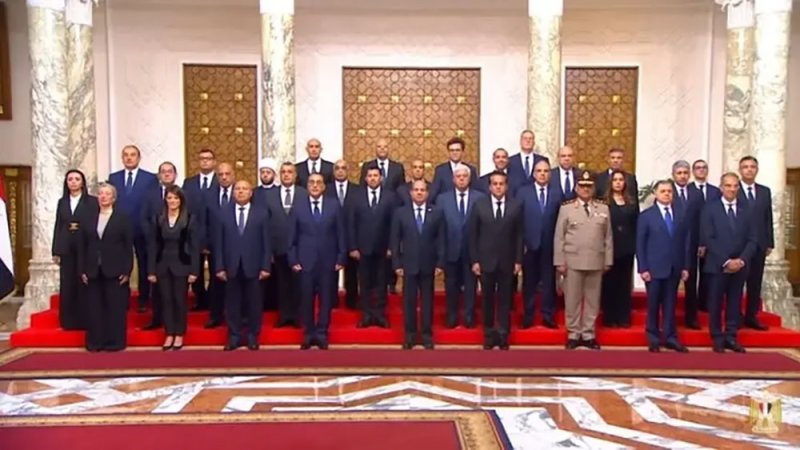 الحكومة المصرية الجديدة تؤدي اليمين أمام السيسي