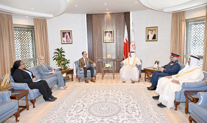 معالي وزير الداخلية يبحث مع السفير الأمريكي تطوير العمل المشترك
