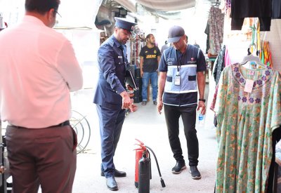 بلدية المنطقة الجنوبية تقيم حملة تفتيشية لاشتراطات الأمن والسلامة بالسوق الشعبي