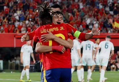 بيدري يتمنى انضمام نيكو ويليامز إلى برشلونة