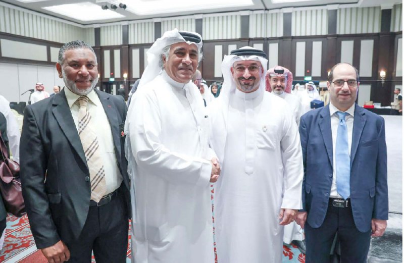 وزير الصناعة والتجارة لـ “البلاد”: نستهدف تحسين القدرات التنافسية في الأسواق المحلية والعالمية