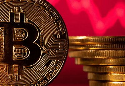 بتكوين تنخفض لأدنى مستوى في 4 أشهر وإيثر تهبط 9 بالمئة