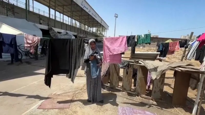 مأساة لا توصف.. أكبر ملعب في غزة يتحول إلى مأوى للنازحين