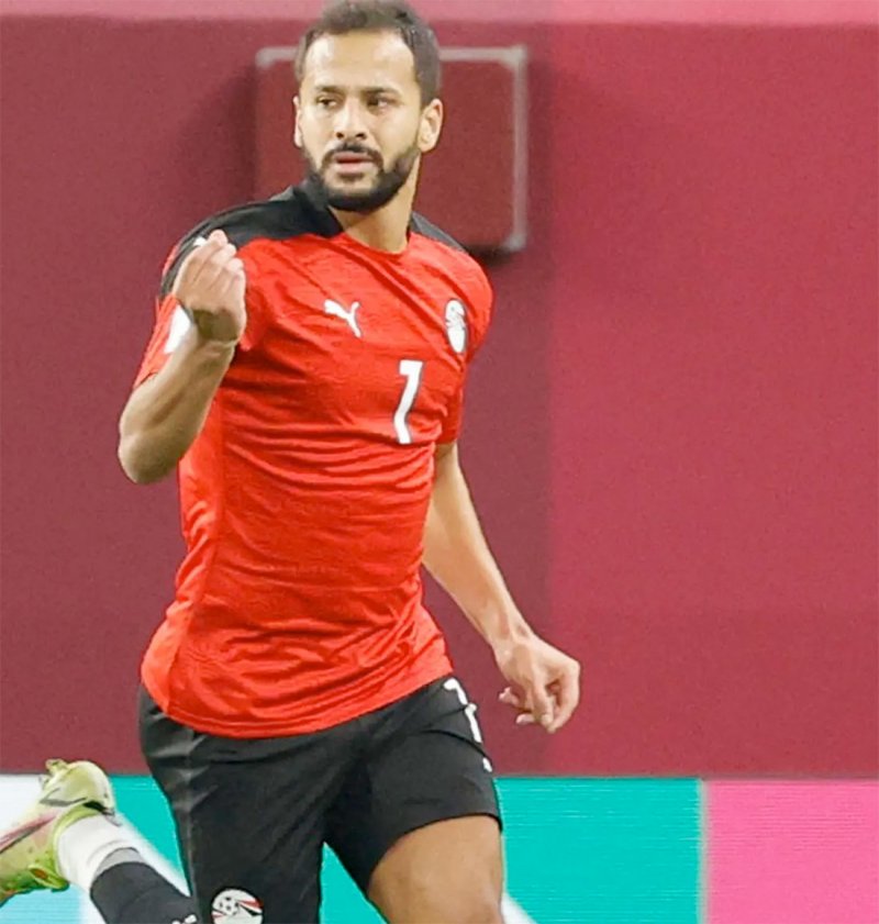 صلاح ونجوم الكرة المصرية ينعون لاعب "الفراعنة" أحمد رفعت
