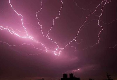 صاعقة تقتل 19 شخصا في الهند