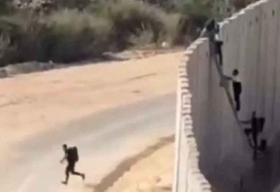 باستخدام "سلم".. فلسطينيون يتسللون إلى داخل إسرائيل