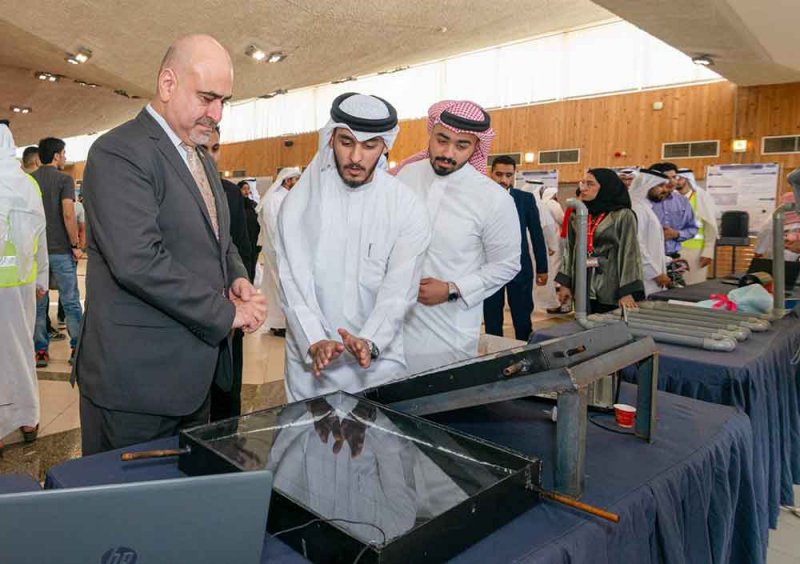 بالصور.. طلبة هندسة جامعة البحرين يعرضون 80 مشروع تخرج