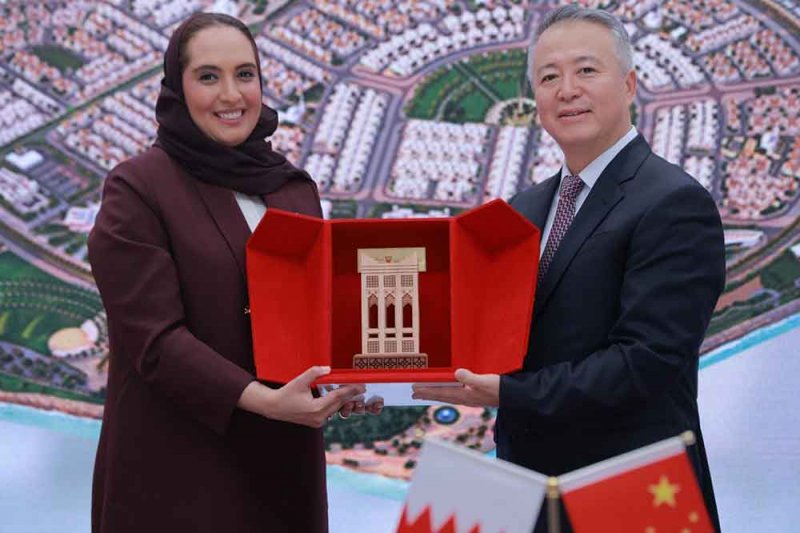 بالصور.. "الإسكان" تبرم اتفاقية تنفيذ 1269 وحدة سكنية بالمرحلة الثالثة لمدينة سترة الإسكانية