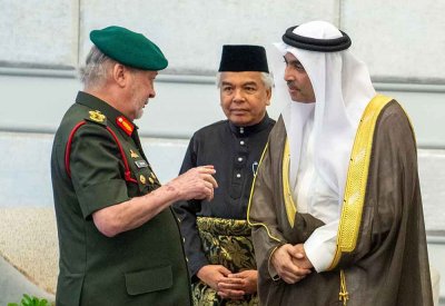 ملك ماليزيا يتسلم أوراق اعتماد سفير مملكة البحرين لدى ماليزيا