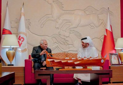 الاتحاد البحريني ونظيره الدولي يوقعان عقد استضافة بطولة العالم لرفع الأثقال