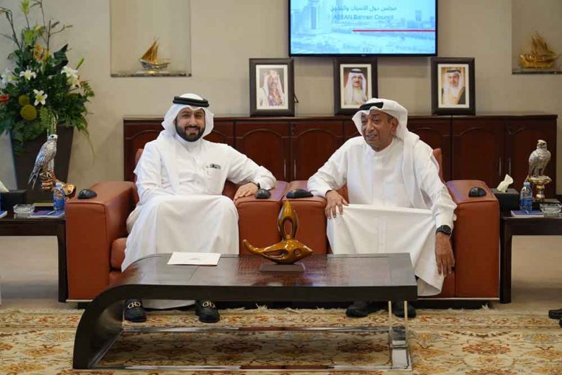 رئيس "الغرفة" يؤكد أهمية تعزيز التعاون والعلاقات الاستثمارية مع دول الآسيان الأعمال