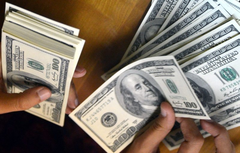 الدولار يرتفع بعد تعليقات حذرة لرئيس الفدرالي الأميركي