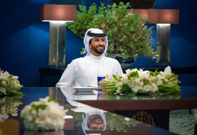 ناصر بن حمد يطلع على التصاميم العامة لمشروع المدينة الرياضية