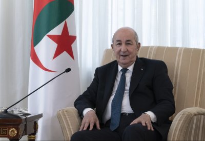 الرئيس الجزائري يعلن الترشح لولاية رئاسية ثانية