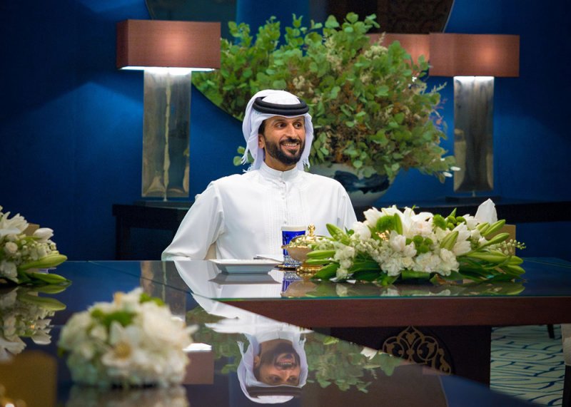 ناصر بن حمد يطلع على التصاميم العامة لمشروع المدينة الرياضية