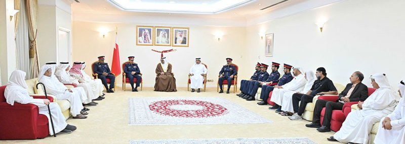 سمو محافظ الجنوبية يلتقي عددا من رؤساء المآتم ويشيد بالتوجيهات الملكية السامية لإنجاح موسم عاشوراء