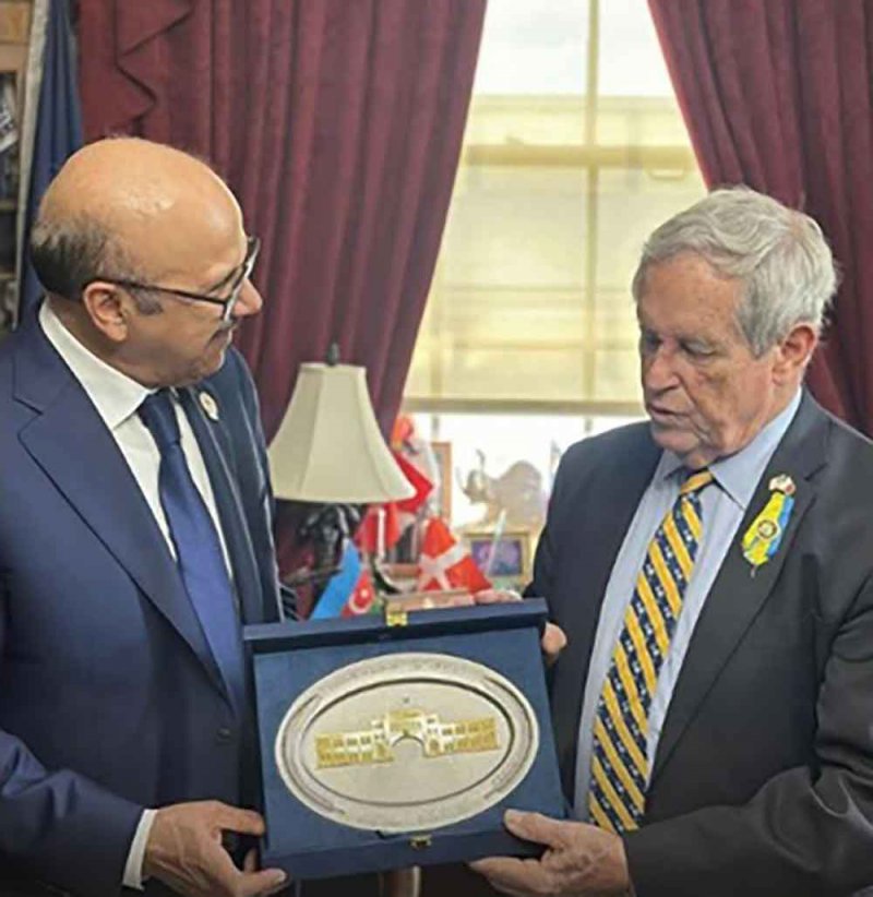 وزير الخارجية يجتمع مع رئيس اللجنة الفرعية للشرق الأوسط وشمال أفريقيا وآسيا الوسطى بلجنة العلاقات الخارجية في مجلس الشيوخ الأمريكي