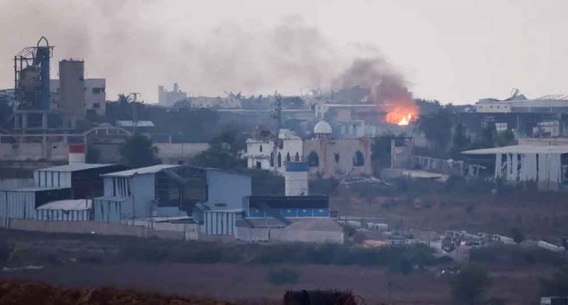 أثناء الصلاة.. قصف إسرائيلي يقتل 17 فلسطينيا غربي غزة