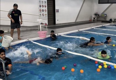 مدرب لـ"البلاد": 3 أشهر مدة كافية لتعلم السباحة