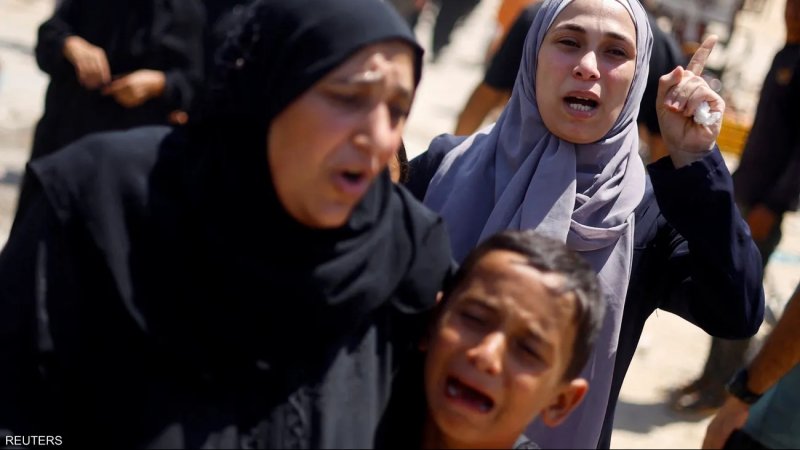 قتلى ومصابون بغارة إسرائيلية على مدرسة وسط قطاع غزة