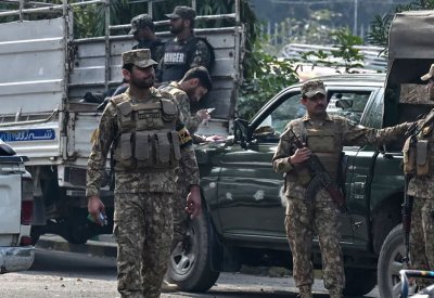 باكستان.. 18 قتيلا في هجوم انتحاري على قاعدة عسكرية
