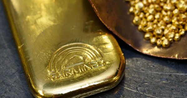 الذهب ينخفض وسط حذر المستثمرين قبيل انتهاء مهلة ترامب لإيران 