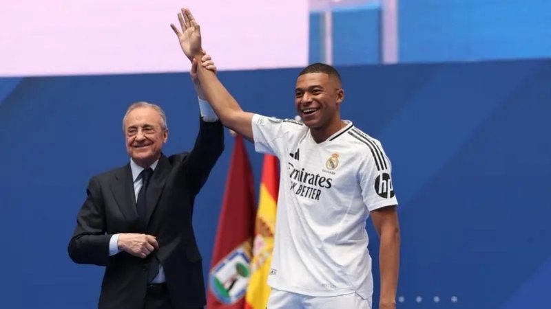 مبابي يحقق حلم طفولته في ملعب ريال مدريد