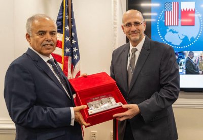 وزير شؤون الدفاع يستعرض التنسيق العسكري والتعاون الدفاعي مع أميركا