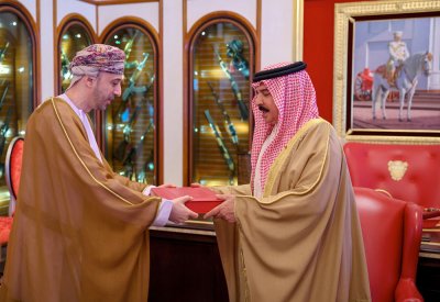 جلالة الملك المعظم يتسلم رسالة خطية من جلالة سلطان عمان