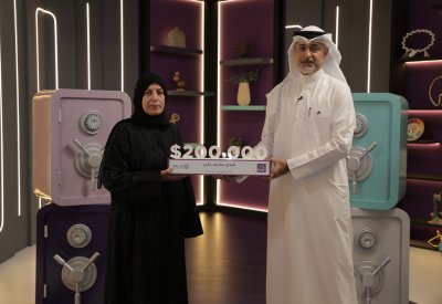 البحرين الإسلامي يستقبل الفائزة بالجائزة ربع السنوية الثانية 200 ألف دولار