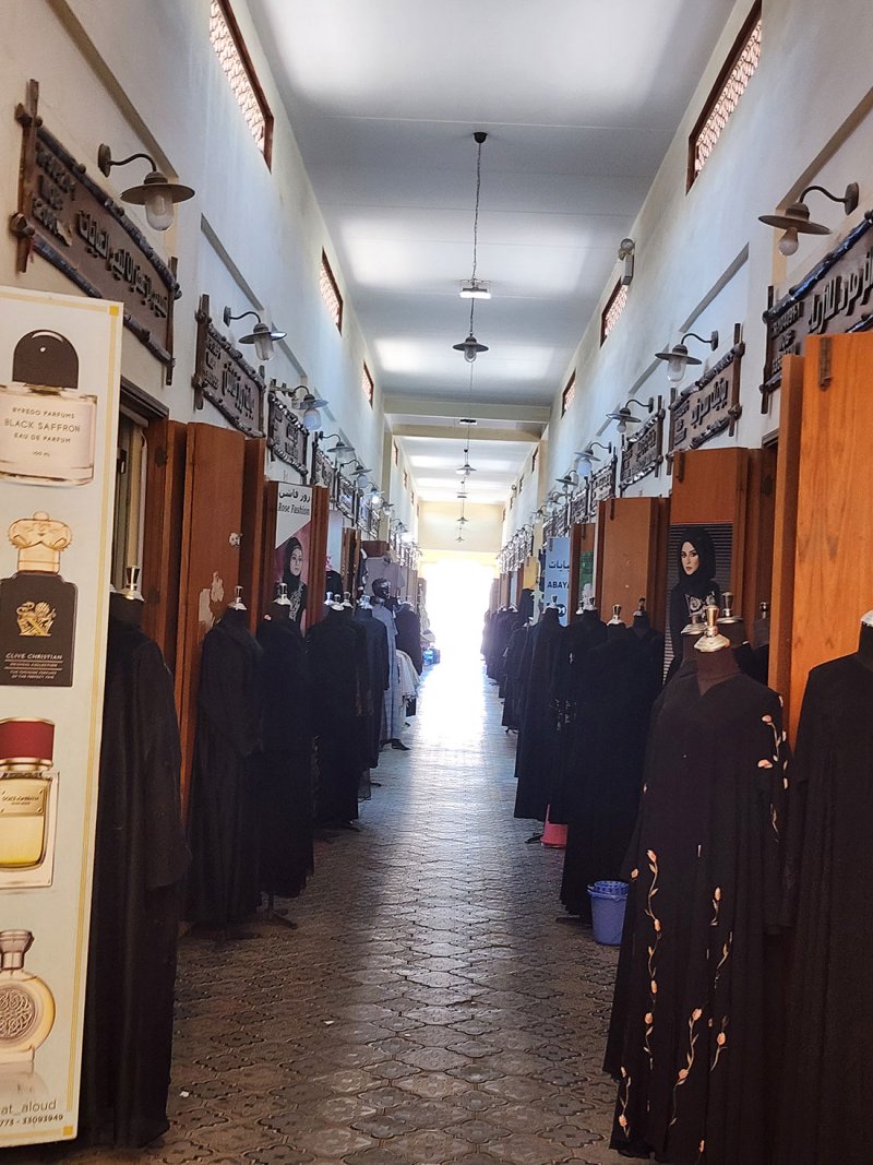 السوق الشعبي "فاضي" والسبب الحر