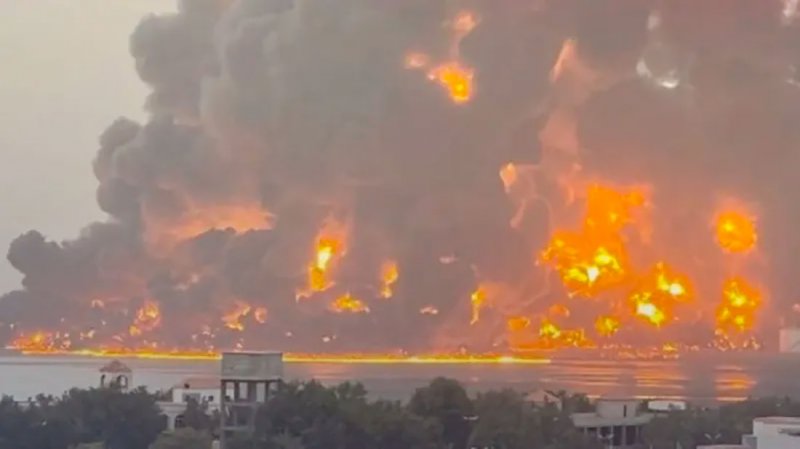 ردا على استهداف تل أبيب.. طائرات إسرائيلية تقصف ميناء الحديدة