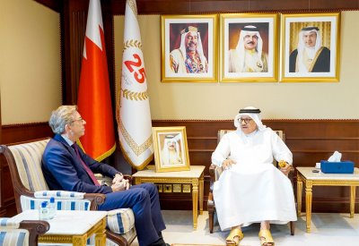 سعادة وزير الخارجية يستقبل سفير الجمهورية الفرنسية لدى مملكة البحرين