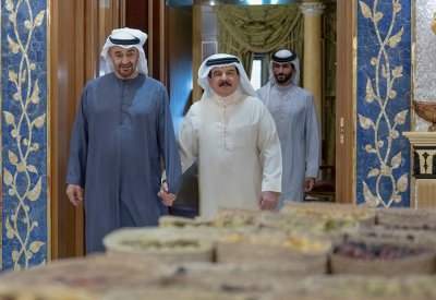 بالصور: جلالة الملك المعظم يلتقي أخاه صاحب السمو رئيس دولة الإمارات العربية المتحدة الشقيقة في مقر إقامة جلالته في أبوظبي