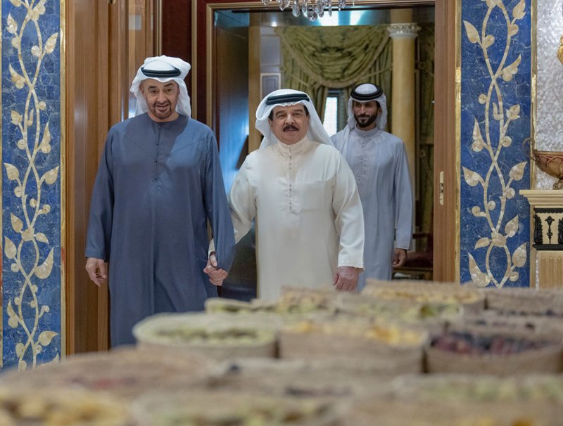 بالصور: جلالة الملك المعظم يلتقي أخاه صاحب السمو رئيس دولة الإمارات العربية المتحدة الشقيقة في مقر إقامة جلالته في أبوظبي