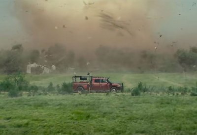 Twisters في قمة بورصة الأفلام هذا الأسبوع