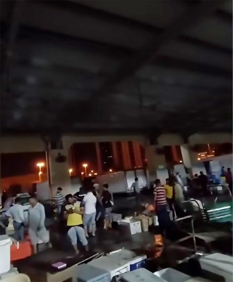 سوق السمك المركزي بلا كهرباء