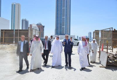 وزير العمل يقوم بجولة في عدد من المواقع للتأكد من الالتزام بتطبيق قرار حظر العمل وقت الظهيرة