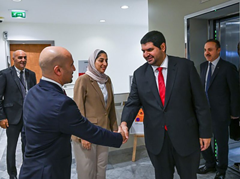 نائب رئيس اللجنة الأولمبية البحرينية يصل إلى فرنسا لحضور فعاليات أولمبياد باريس 2024